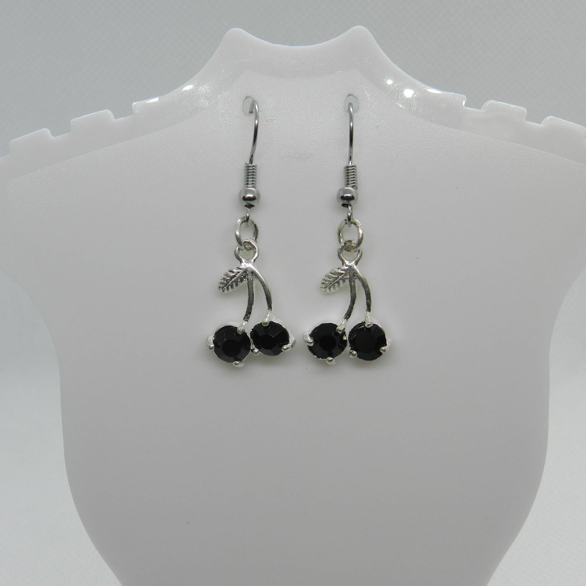 Silber Schwarze Kristall Trauben Ohrringe, Blenden, Funkelnde Tropfen Ohrringe E4322 Versandfertig Silber Schwarze Kristall Trauben Ohrringe, Blenden, Funkelnde Tropfen Ohrringe E4322 Versandfertig von JnJGiftsHandmade