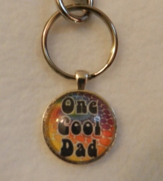 "Süßer Schlüsselanhänger "One Cool Dad" Kr2369 Versandfertig." "Süßer Schlüsselanhänger "One Cool Dad" Kr2369 Versandfertig." von JnJGiftsHandmade