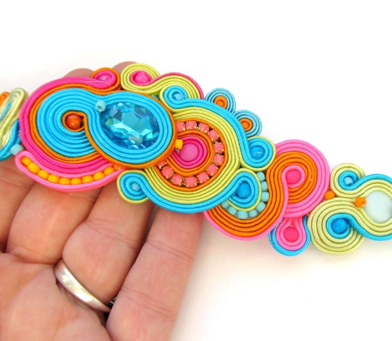 Bunter Soutache Armreif Handgemachter Perlenschmuck von JoJoJoanson