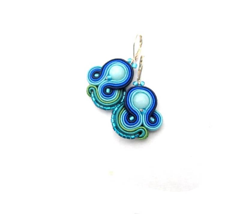 Blaue Soutache Ohrringe Handbestickte Perlen Schmuck von JoJoJoanson