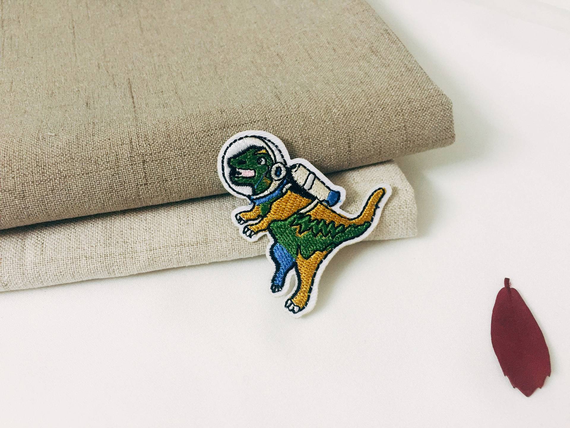 Space Dinosaur Aufnäher, Spaceman Patch, Bügelbilder, Bestickter Aufnäher, Aufnäher, Applikation von JoJoStoreHighJob