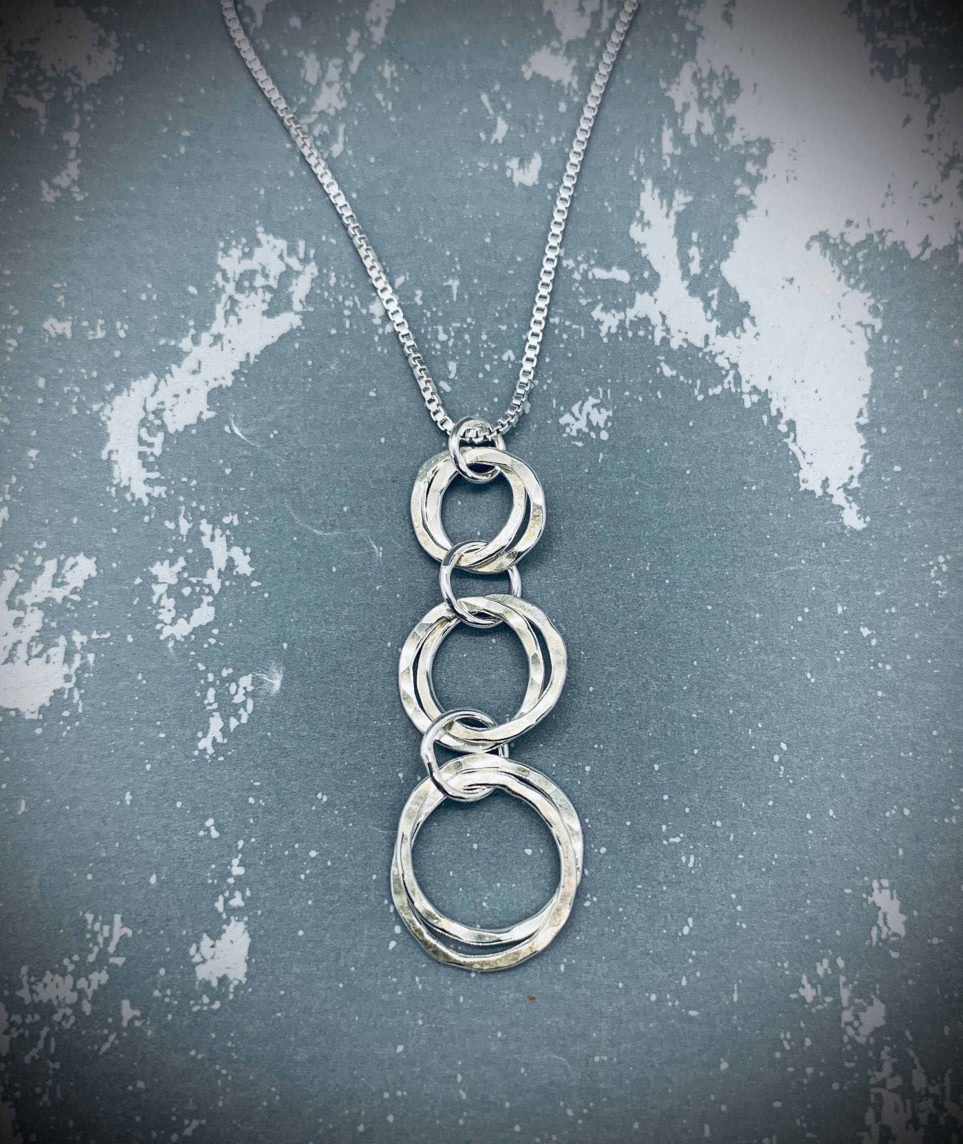 Gehämmerter Ring Anhänger Gehämmerter Ring Anhänger von JoJonesJewelry