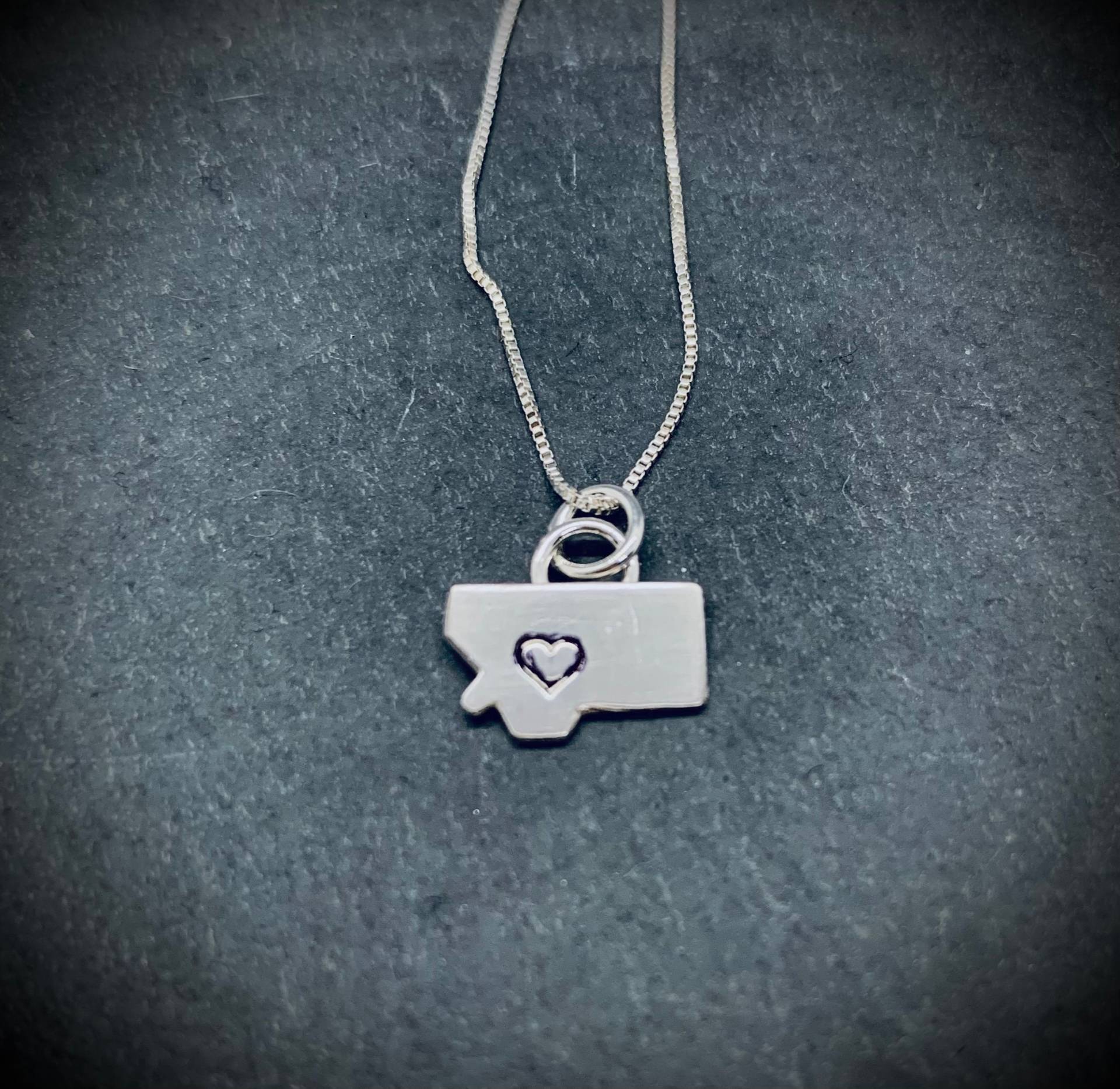 Mini Silber Montana State Halskette Mini Silber Montana State Halskette von JoJonesJewelry