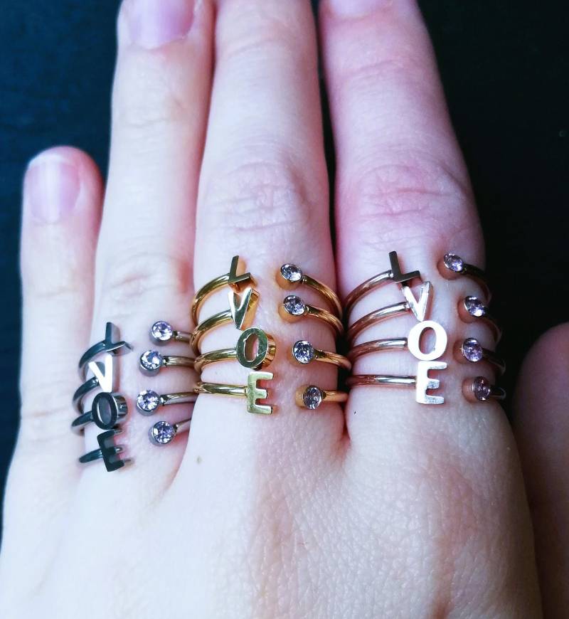 Personalisierter Buchstabenring Mit Zirkonia-steinen Initialen Ring Geschenk Für Frauen Einzigartiges Geschenk Jojos Presents von JoJosPresents