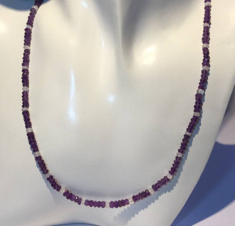 Amethyst Und Regenbogen Mondstein Einzelstrang Halskette - Februar Geburtsstein Juni Amethyst Und Regenbogen Mondstein Einzelstrang Halskette - Februar Geburtsstein Juni von JoMoJewellery