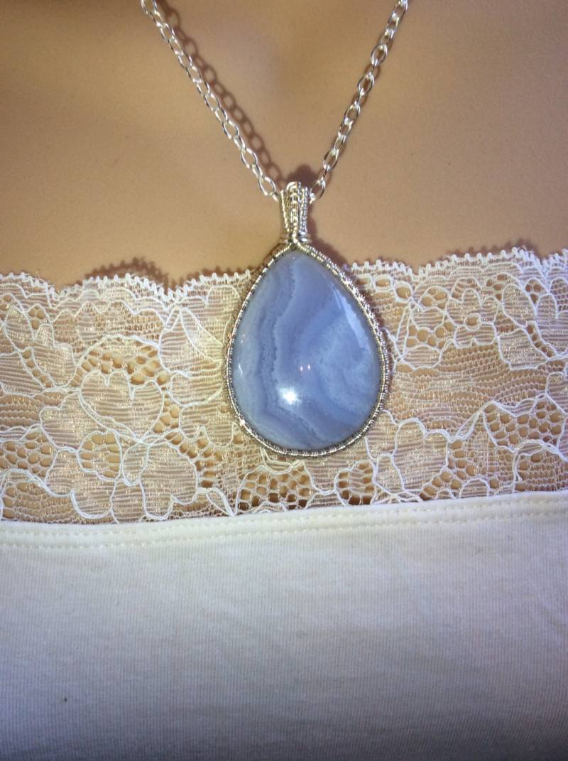 Blauer Spitze Achat Draht Cabochon - Seltener Edelstein Anhänger Pastell Blauer Schmuck von JoMoJewellery