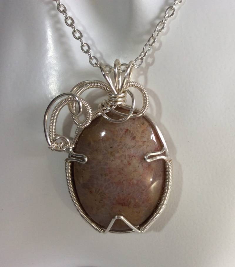 Versteinerte Koralle Draht Gewickelt Cabochon - Korallen Schmuck Fossilen Wickeln Anhänger von JoMoJewellery