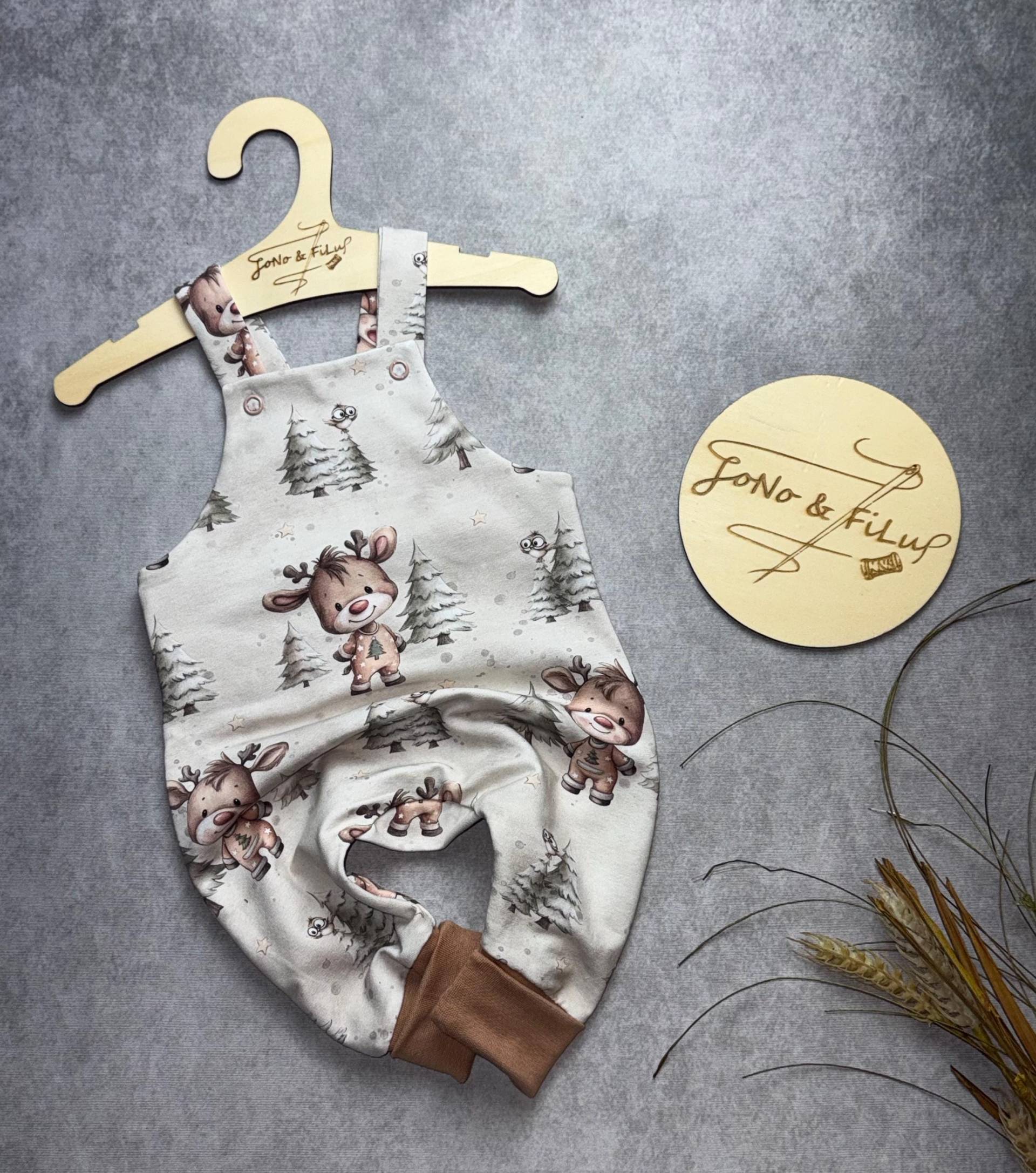 Latzhose Rentier Bäume Tannenbaum Vogel Größe 68 Mitwachshose Weihnachten Winter Geschenk Newborn Erstausstattung von JoNoFiLu
