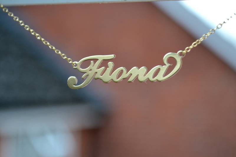 9 Karat Gelbgold Personalisierte Carrie Schrift Name Halskette Auf Rolo Kette Jeder Name-Geburtstag, Brautjungfer, Valentinstag Geschenk 9 Karat Gelbgold Personalisierte Carrie Schrift Name Halskette Auf Rolo Kette Jeder Name-Geburtstag, Brautjungfer, Valentinstag Geschenk von JoanJewelleryGifts