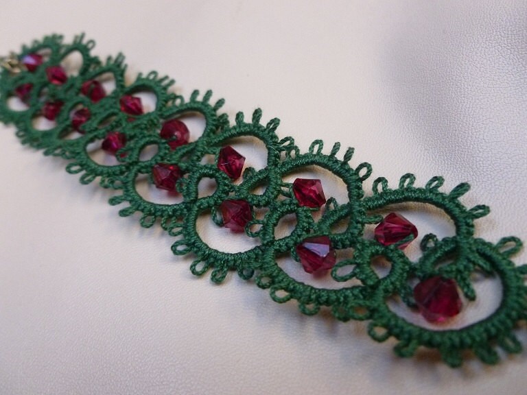 Tatting Armband - Grün, Rubin Farbe - Geschenk Für Sie Tatting Armband - Grün, Rubin Farbe - Geschenk Für Sie von JoannaArt77