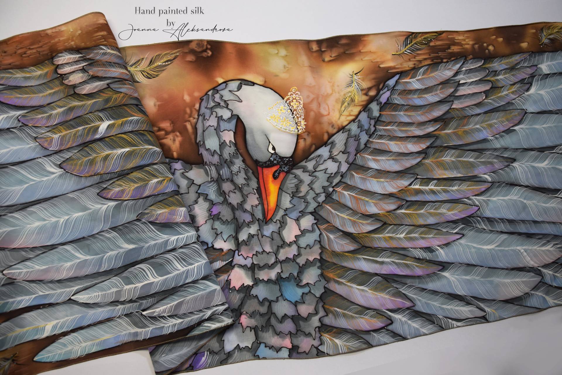Handbemalter Seidenschal - Pastell Schwan in Erdtönen-Vogelschals-Flügelschal-Schwanenschal-Weißer Schwan-Grauschwan-Erdpalette Handbemalter Seidenschal - Pastell Schwan in Erdtönen-Vogelschals-Flügelschal-Schwanenschal-Weißer Schwan-Grauschwan-Erdpalette von JoannaArtDesign