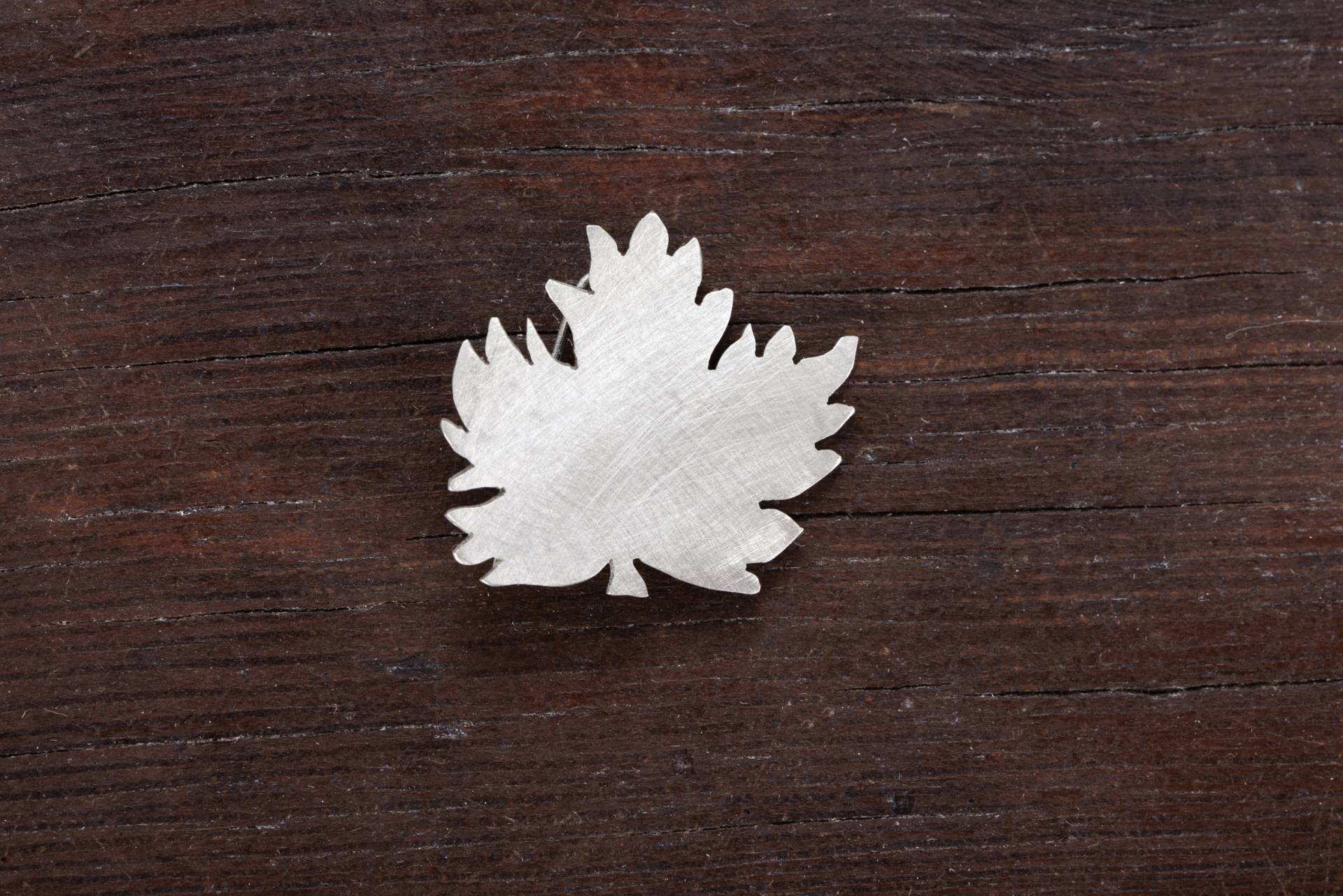 Ahornblatt Brosche in Silber - Einzigartiges Geschenk Für Naturliebhaber Ahornblatt Brosche in Silber - Einzigartiges Geschenk Für Naturliebhaber von JoannaKomorowska