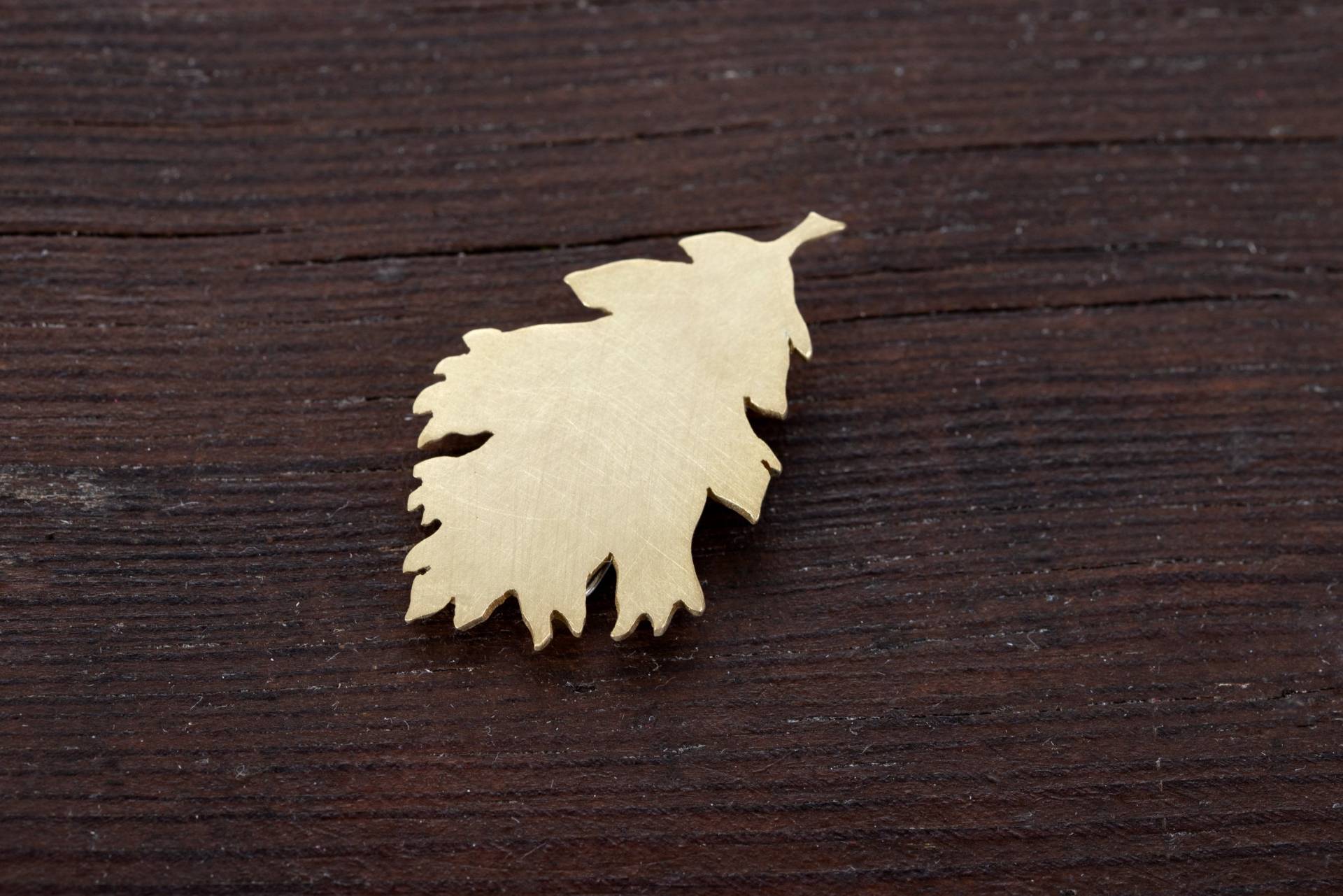 Eichenblatt Brosche in Gold - Perfektes Geschenk Für Naturliebhaber Eichenblatt Brosche in Gold - Perfektes Geschenk Für Naturliebhaber von JoannaKomorowska
