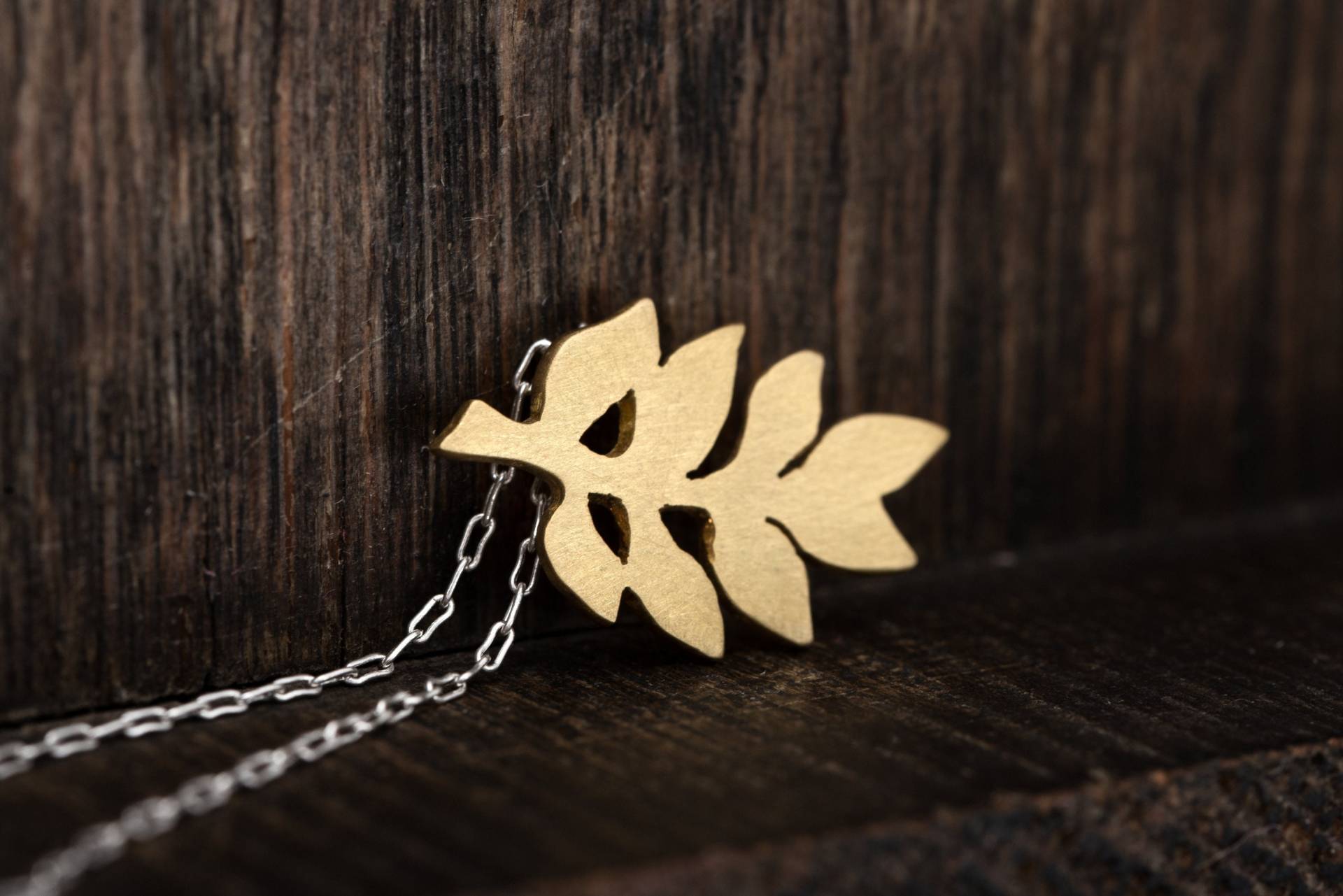 Elegante Gold Eschenblatt Halskette - Naturinspirierter Schmuck, Perfektes Geschenk Elegante Gold Eschenblatt Halskette - Naturinspirierter Schmuck, Perfektes Geschenk von JoannaKomorowska