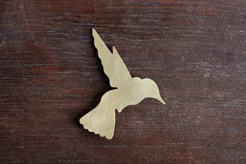 Elegante Goldene Kolibri Brosche - Tragbare Kunst Für Naturliebhaber Elegante Goldene Kolibri Brosche - Tragbare Kunst Für Naturliebhaber von JoannaKomorowska