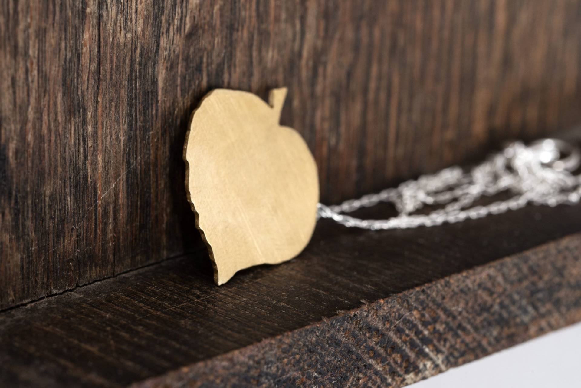 Elegante Goldene Lindenblatt Halskette - Perfektes Geschenk Für Naturliebhaber Elegante Goldene Lindenblatt Halskette - Perfektes Geschenk Für Naturliebhaber von JoannaKomorowska