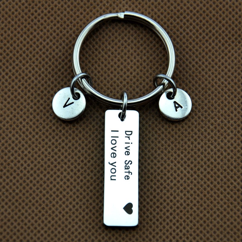 Fahren Sie Sicher, Ich Benötige Hier Mit Mir | Mit Herz Schlüsselbund - I Love You Schlüsselbund-Drive Safe -Reise -Fahrer -Geliebter Mensch von Joannadiybeads