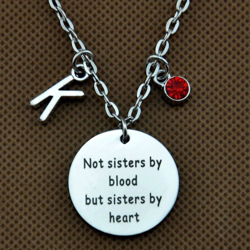 Nicht Schwestern Durch Blut, Sondern Auswendig - Hand Gestempelt Halskette Initial Beste Freunde Armreif Adoptiert Schritt Familie von Joannadiybeads