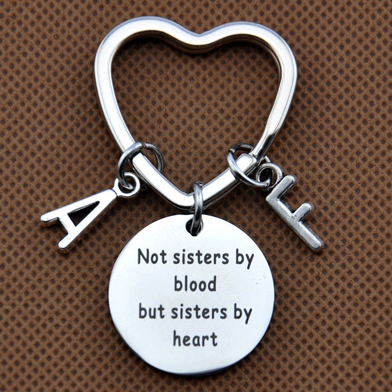 Nicht Schwestern Durch Blut, Sondern Auswendig - Hand Gestempelt Schlüsselanhänger Initial Beste Freunde Angenommen Schritt Familie von Joannadiybeads