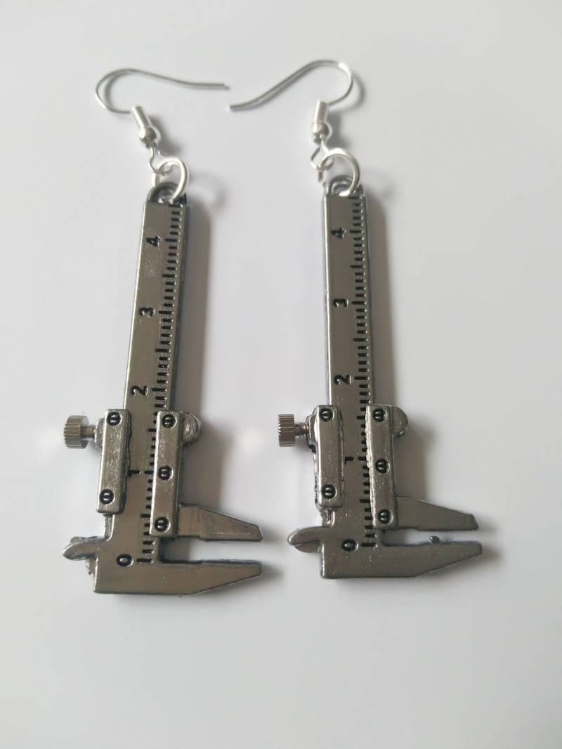 Vernier Caliper Eardrop Ohrringe Schmuck ， Lineal Personalisierte -1885 von Joannadiybeads