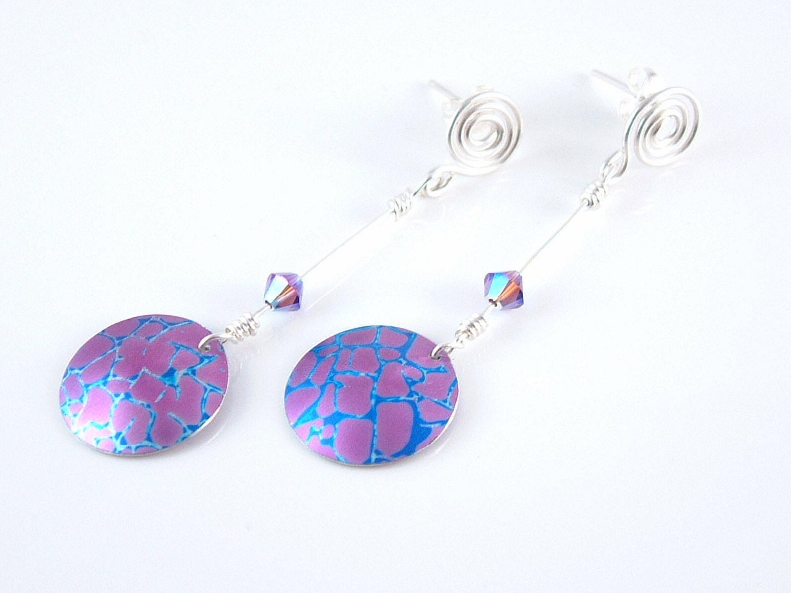 Lange Lila Und Blaue Ohrringe Aus Eloxiertem Aluminium - Sterling Silber Ohrstecker Swarovski-Kristalle Geschenk Für Sie Bunte Lange Lila Und Blaue Ohrringe Aus Eloxiertem Aluminium - Sterling Silber Ohrstecker Swarovski-Kristalle Geschenk Für Sie Bunte von JoanneCoxJewellery