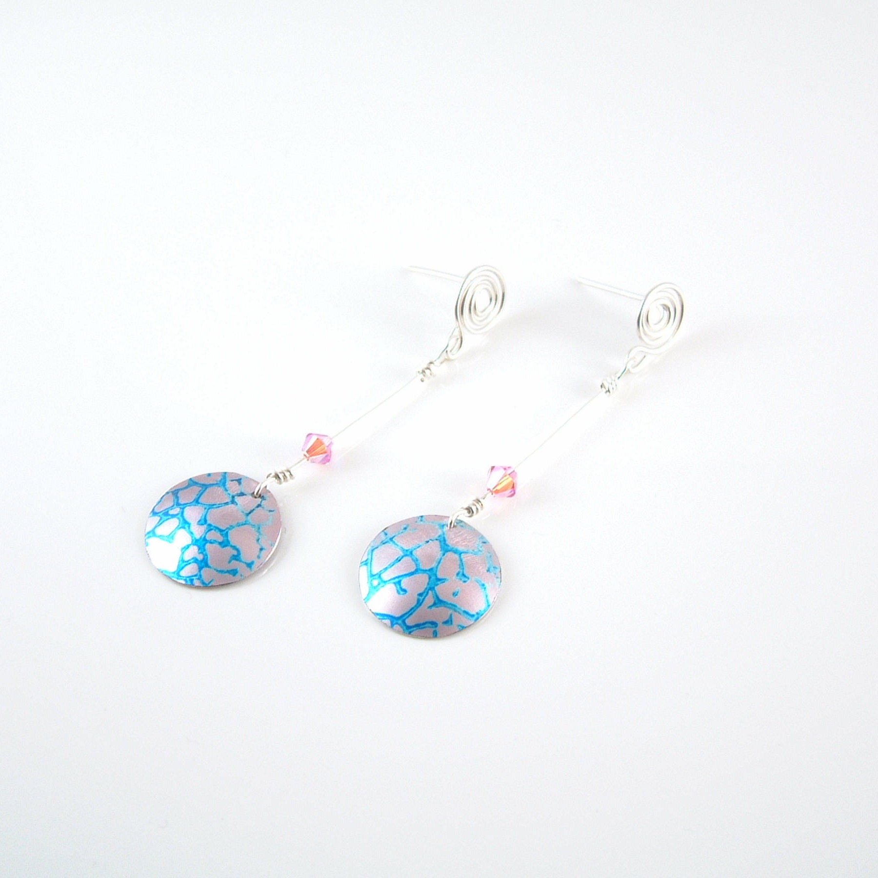 Rosa Und Blaue Baumeln Ohrringe Aus Eloxierten Aluminium Mit Sterling Silber Gewickelte Nieten Swarovski Kristallen Geschenk Für Sie Bunte Rosa Und Blaue Baumeln Ohrringe Aus Eloxierten Aluminium Mit Sterling Silber Gewickelte Nieten Swarovski Kristallen Geschenk Für Sie Bunte von JoanneCoxJewellery