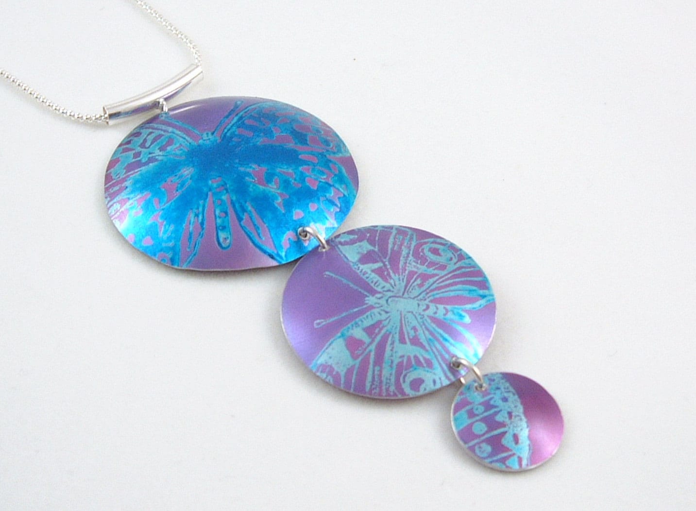 Schmetterling Schmetterlinge Eloxiertem Aluminium Und Silber Halskette Anhänger Eloxiert Schmuck Lila Blau Schmetterling Schmetterlinge Eloxiertem Aluminium Und Silber Halskette Anhänger Eloxiert Schmuck Lila Blau von JoanneCoxJewellery