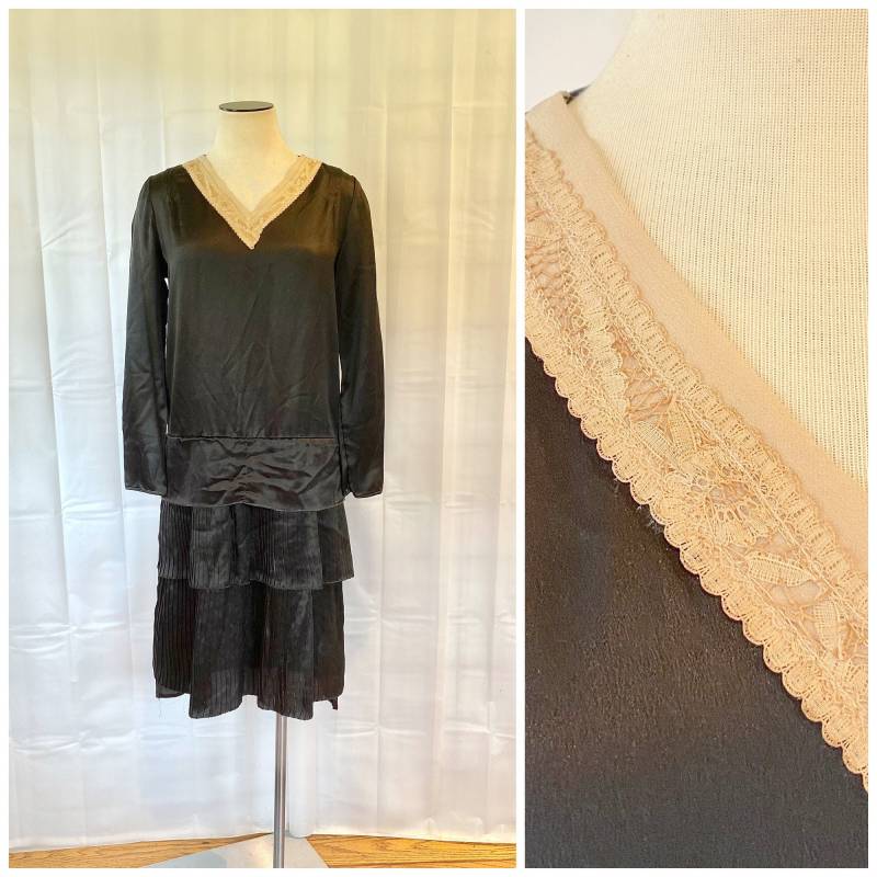 Vintage 1920Er 1930Er Jahre Schwarzes Seidenkleid Beige Spitze Art Deco Flapper Cocktailparty Event 36 Medium Antique Silk Crepe Frock von JoanneKleinVintage