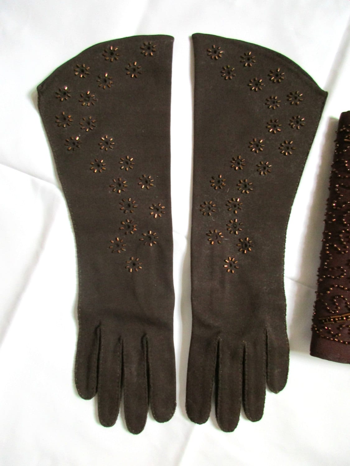 Vintage 1940S Handschuhe Lange Mahagoni Braun Stulpen Kupfer Pailletten Perlen 6-1/2 Crescendoe 6.5 Sparkling Old Hollywood Glamour/Clutch Vintage 1940S Handschuhe Lange Mahagoni Braun Stulpen Kupfer Pailletten Perlen 6-1/2 Crescendoe 6.5 Sparkling Old Hollywood Glamour/Clutch von JoanneKleinVintage
