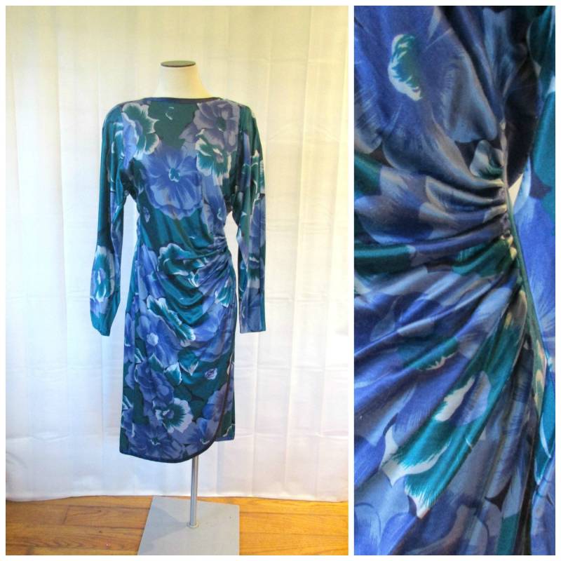 Vintage 1980Er Jahre Kleid Blau Grün Große Blumen 34 36 M Made in Italy Italienisch 8 10 Rüschen Wrap Look Groß Florales Muster von JoanneKleinVintage
