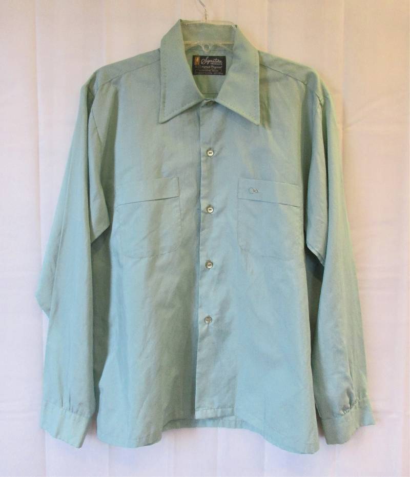 Vintage Hemd Von Signature Fashions 1960Er 1970Er Jahre Zarttürkis Aqua Blau Grün M Circle Logo L 48 Top Stitching Stitch Gerader Saum Vintage Hemd Von Signature Fashions 1960Er 1970Er Jahre Zarttürkis Aqua Blau Grün M Circle Logo L 48 Top Stitching Stitch Gerader Saum von JoanneKleinVintage