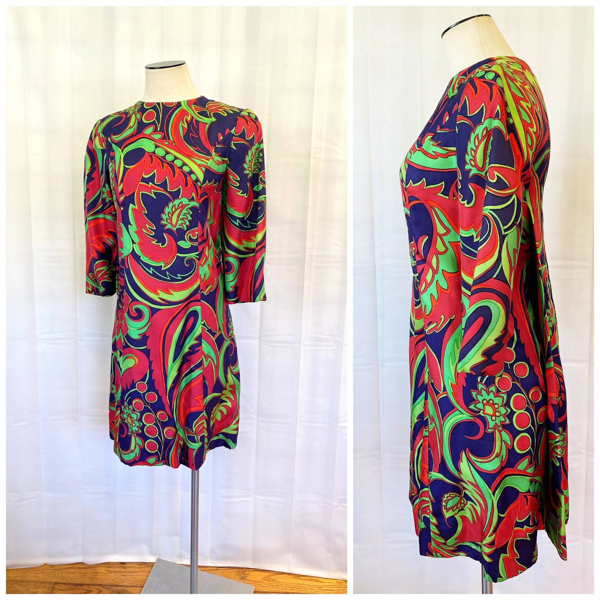 Vintage Jacques Heim Seiden Kleid 1960Er Jahre Rot Blau Grün Paisley Floral 34 M Französisch Couture Abendkleider Watteau Zug Sale Vintage Jacques Heim Seiden Kleid 1960Er Jahre Rot Blau Grün Paisley Floral 34 M Französisch Couture Abendkleider Watteau Zug Sale von JoanneKleinVintage