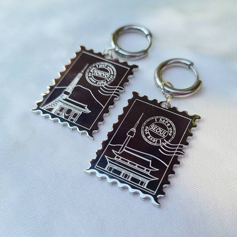 „Seoul X Tokyo" Mono Ohrringe von Jocyepins