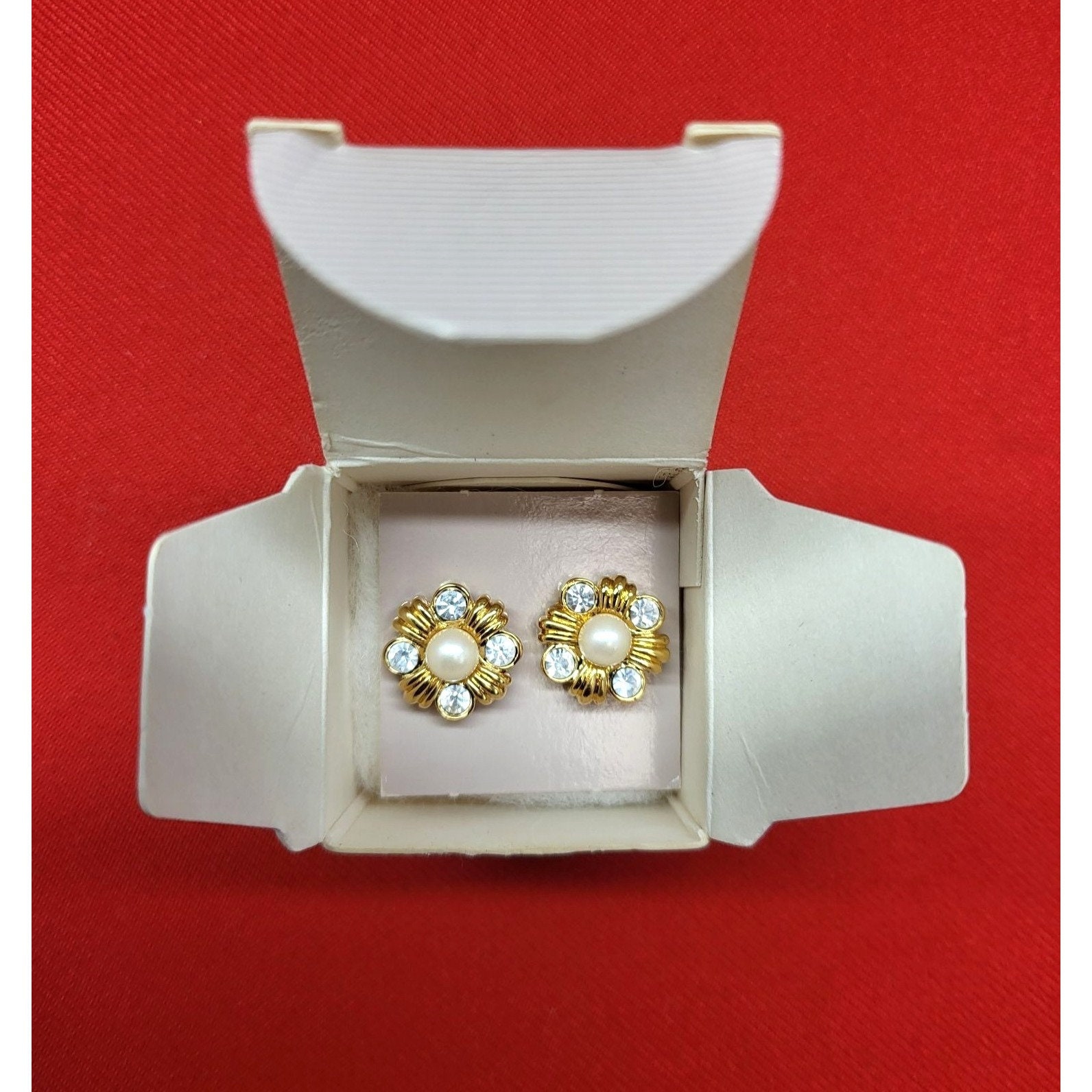 Vintage Avon Edel Funkeln Pierced Ohrringe 1991 von JodamelTreasures