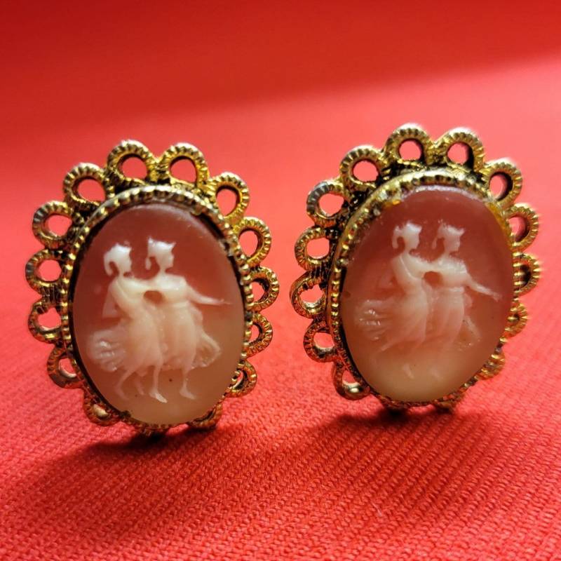 Vintage Faux Cameo Ohrclips von JodamelTreasures