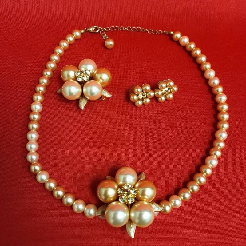 Vintage Golden Faux Peals Gelb Saphir Schmuck Set Halskette Brosche Ohrringe von JodamelTreasures