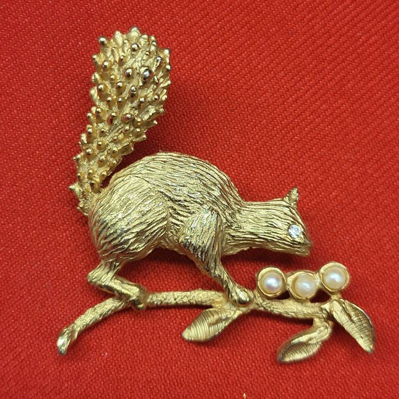 Vintage Hobe Metall Gold Ton Eichhörnchen Brosche Pin Faux Perlen von JodamelTreasures