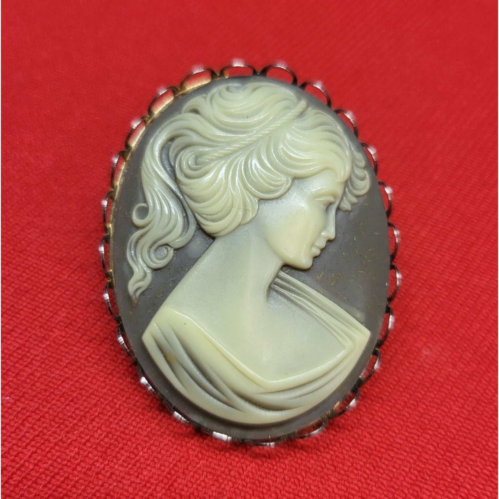 Vintage Kamee Peri Silberfarben Brosche Anstecknadel von JodamelTreasures