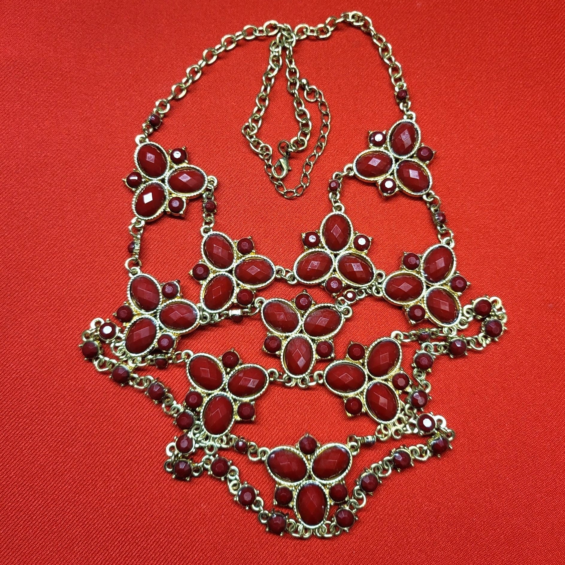 Vintage Rote Harz Gold Ton Statement Halskette von JodamelTreasures