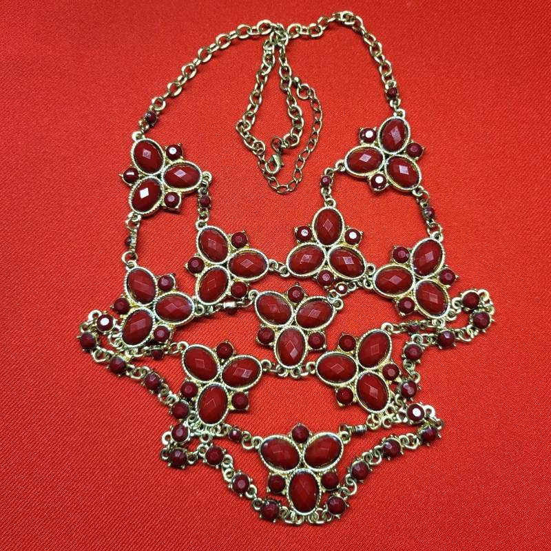 Vintage Rote Harz Gold Ton Statement Halskette von JodamelTreasures