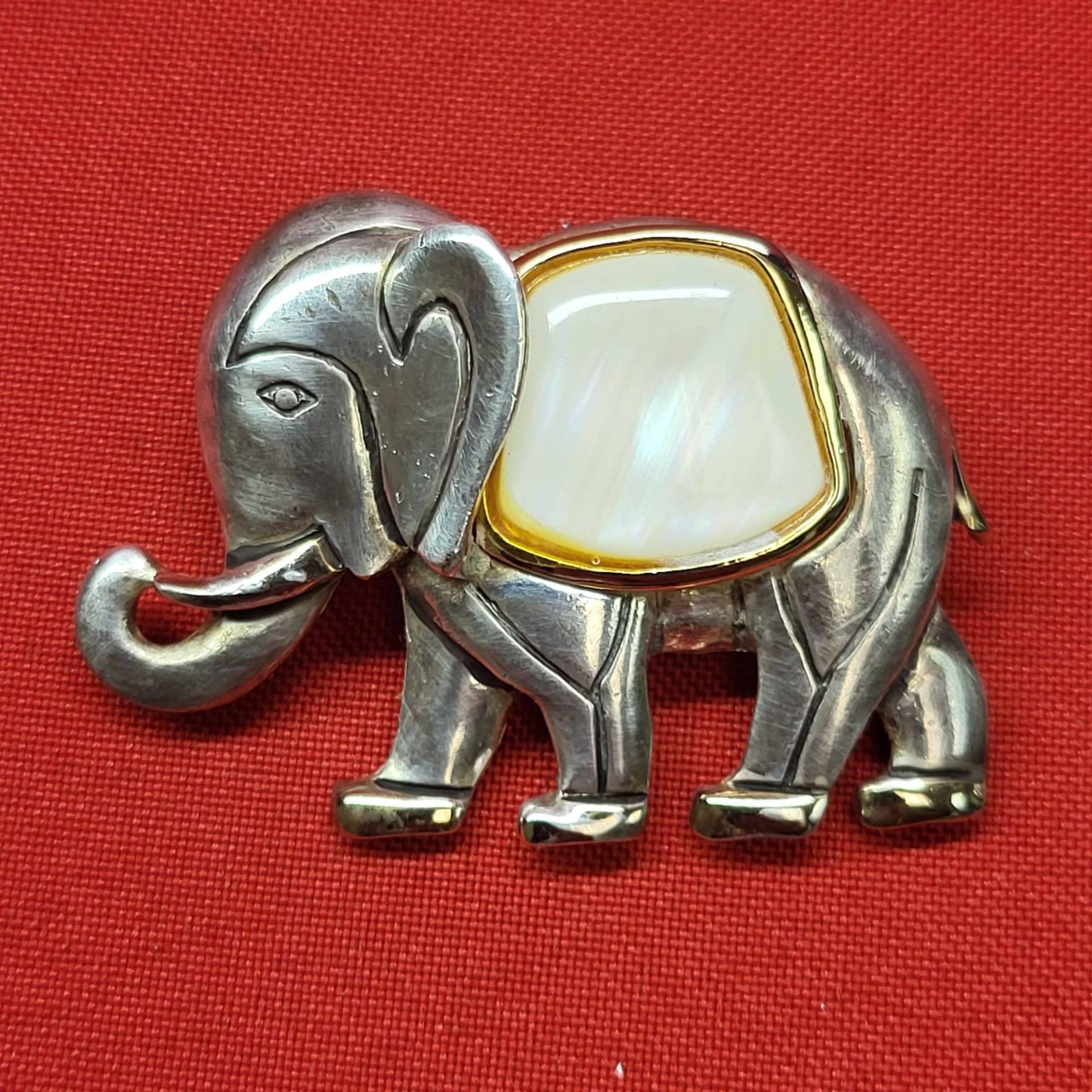 Vtg Elefant Brosche Pin Anhänger Metall Faux Abalone von JodamelTreasures