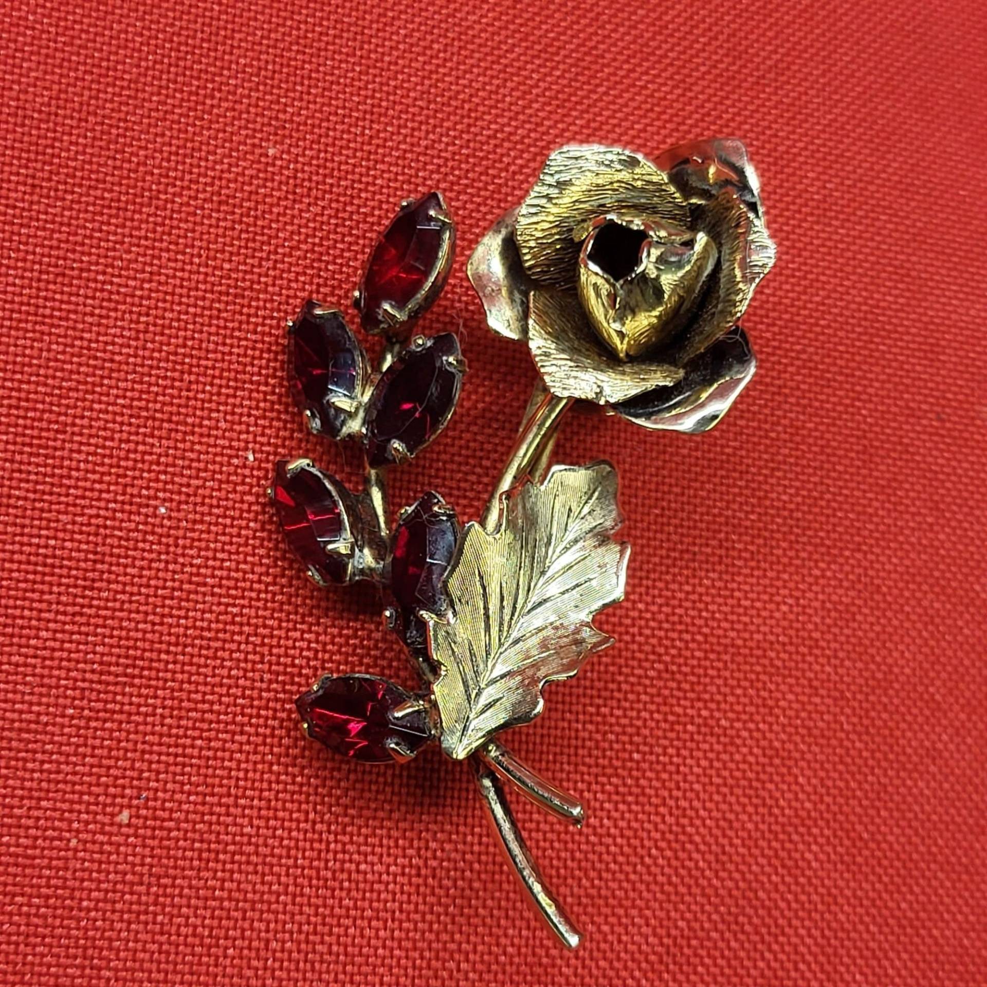 Vtg Rose Pin Brosche Gold Tone Rote Rubin Strass von JodamelTreasures