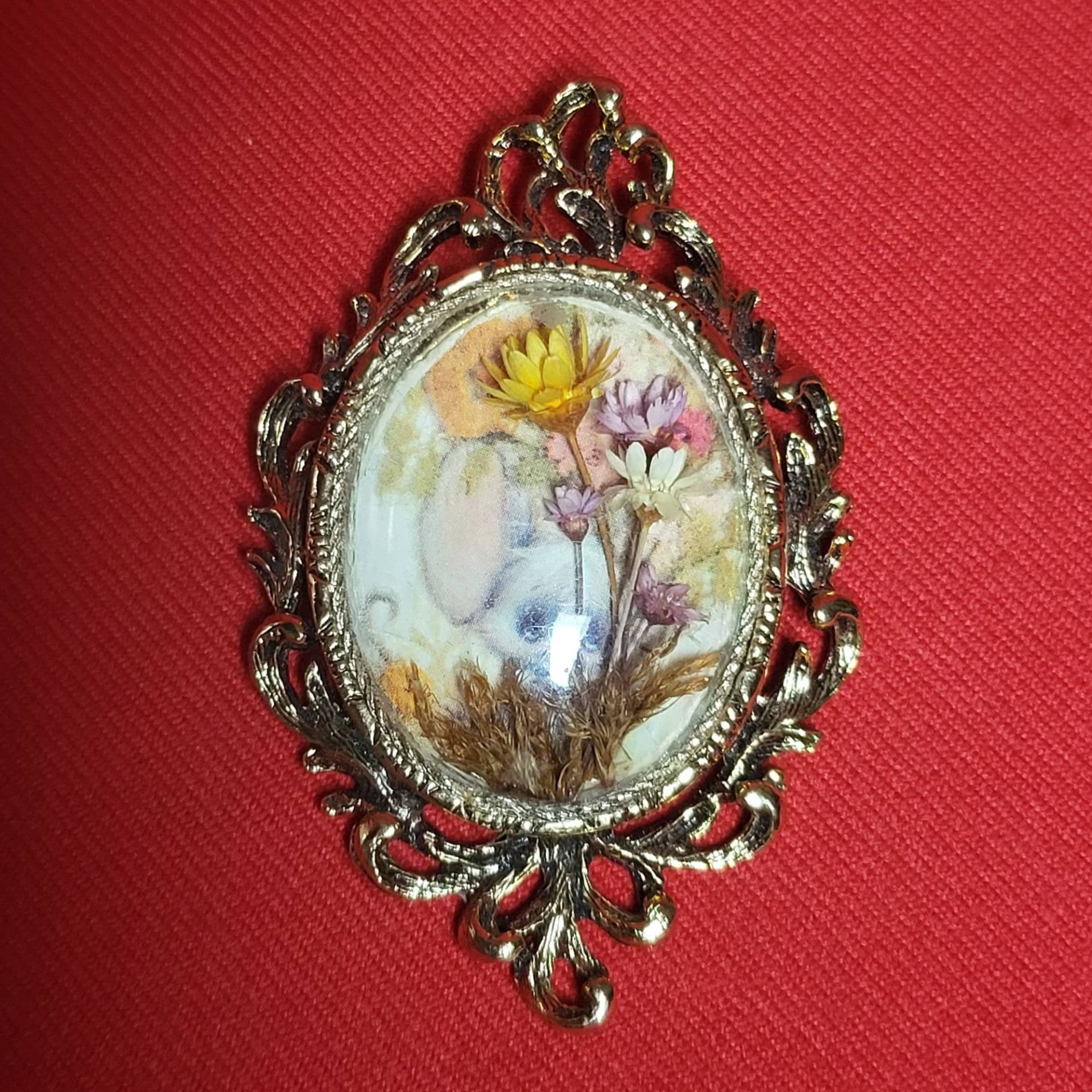 Vtg Trockenblumen Eischale Anhänger Brosche von JodamelTreasures