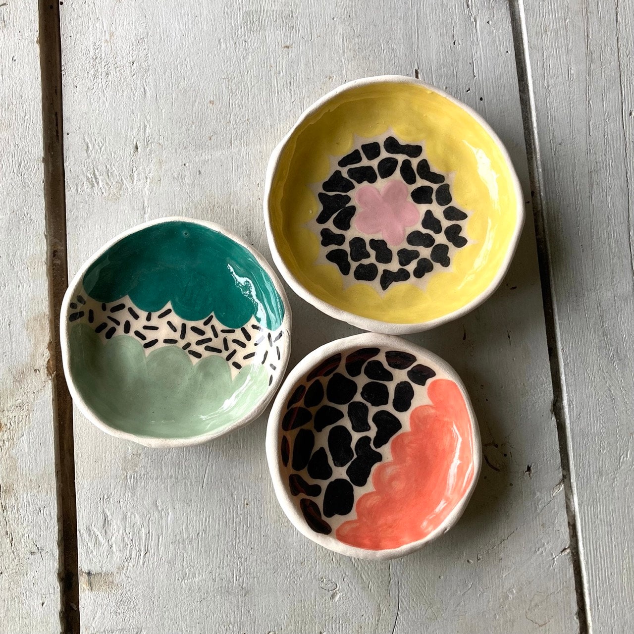 Handgemachte Handbemalte Unterglasierte Glasierte Keramik Ring Schmuck Tablett Teller Trinket Platte Handgemachte Handbemalte Unterglasierte Glasierte Keramik Ring Schmuck Tablett Teller Trinket Platte von JoddCeramics