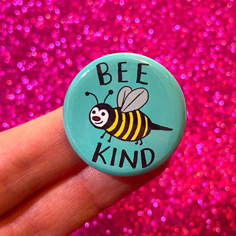 Bienenkind 3.25"Knopf von JodiLynnDoodles