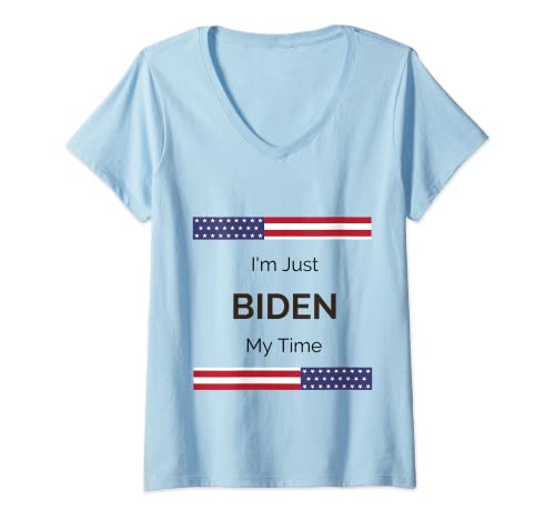 Damen Joe Biden Shirt - Ich bin nur Biden meine Zeit - 2020 Support T-Shirt mit V-Ausschnitt Damen Joe Biden Shirt - Ich bin nur Biden meine Zeit - 2020 Support T-Shirt mit V-Ausschnitt von Joe Biden Support