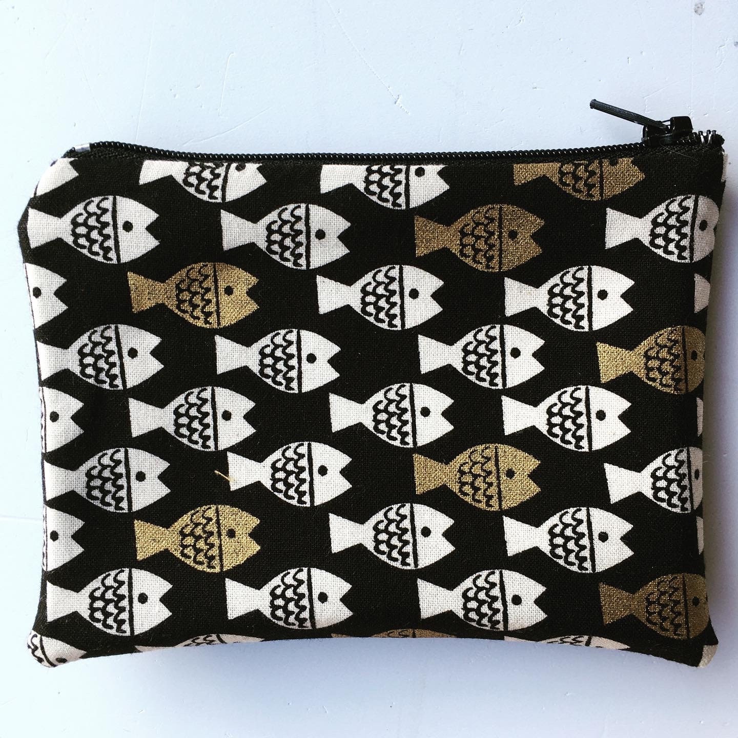 Handgefertigt - Reißverschluss-Beutel Geldbörse Fisch Gold Vegan Handgefertigt - Reißverschluss-Beutel Geldbörse Fisch Gold Vegan von JoeJoeHandmade