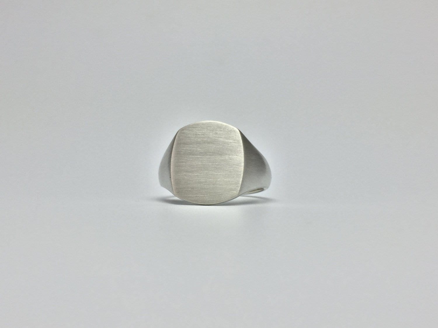Handgefertigter Siegelring Aus Sterling Silber 925 - Basic Signet Kollektion Handgefertigter Siegelring Aus Sterling Silber 925 - Basic Signet Kollektion von JoelMullerDesign