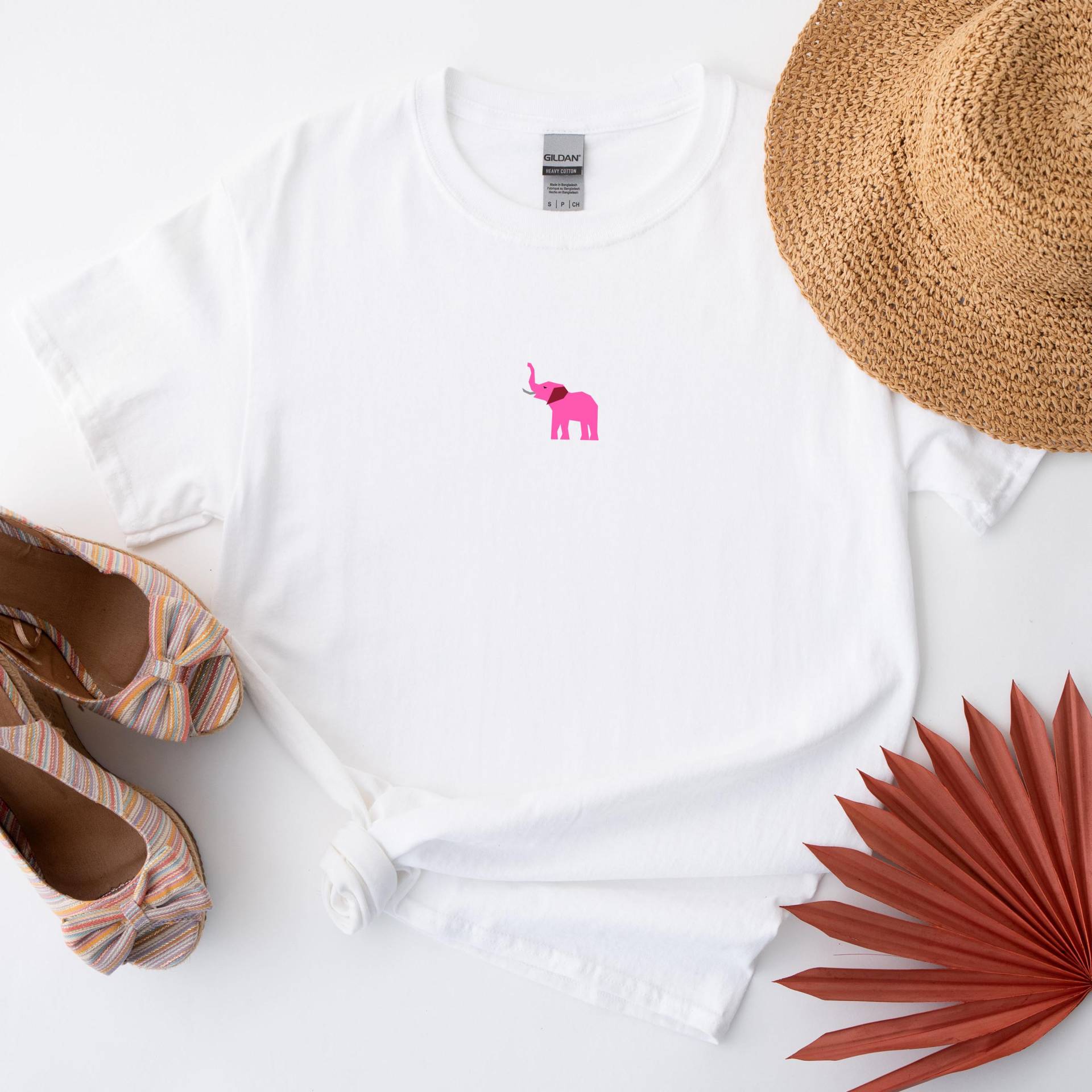 Pink Elephant T-Shirt | Top For Quilters Gift von JoesPrintsStore