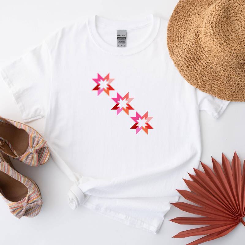 Star Quilt Print T-Shirt | Quilters Shirts 3 Stars in A Row Shirt Block von JoesPrintsStore